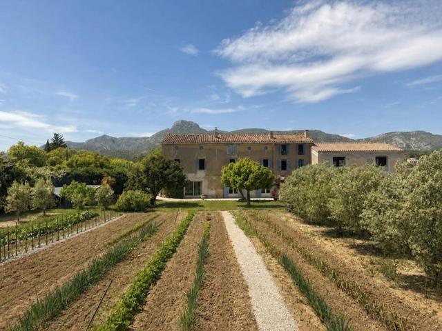 Viager occupé à Aubagne Beaudinard Ancien corps de ferme avec fort potentiel