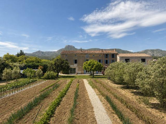 Viager occupé à Aubagne Beaudinard Ancien corps de ferme avec fort potentiel