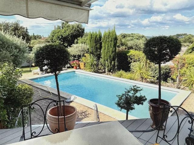 Viager occupé, Belle maison provençale avec piscine Villeneuve lès Avignon