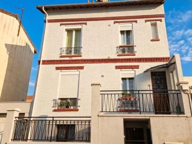 VIAGER OCCUPE Immeuble avec 2 Appartements parking et cour