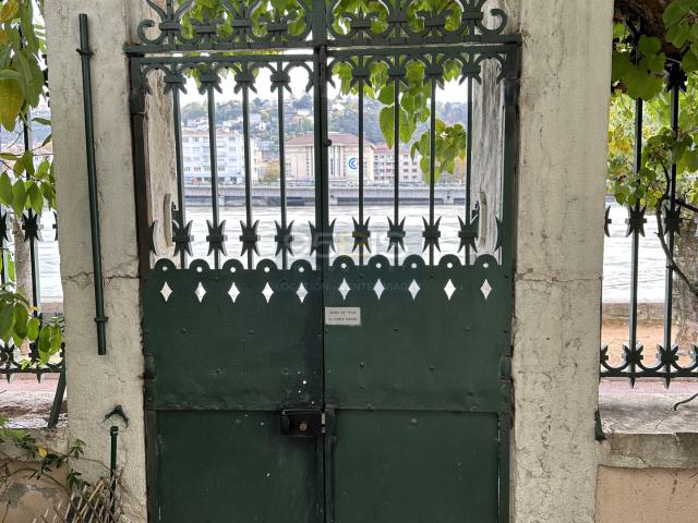 VIAGER OCCUPE SANS RENTE BEL ANCIEN BORD DE RHÔNE 103m2