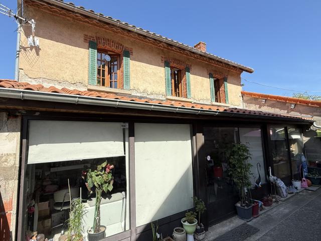 Viager libre sur 2 têtes Monsieur 74 ans et Dame 79 ans Maison en pierres avec terrain et grange