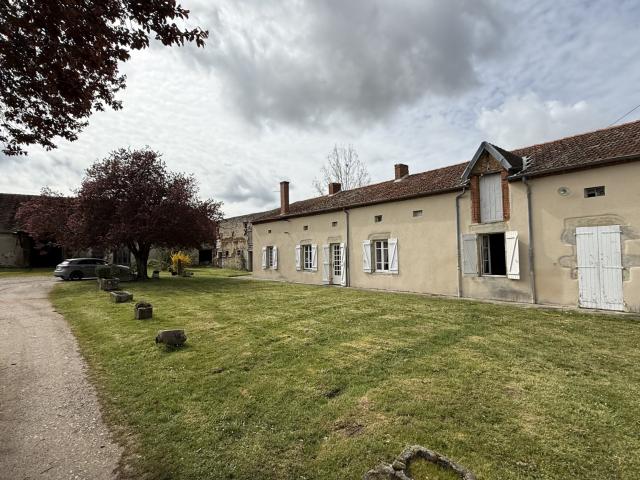 Viager mixte libre et occupé sans rente Dame 98 ans Propriété avec maison d'habitation et dépendances et