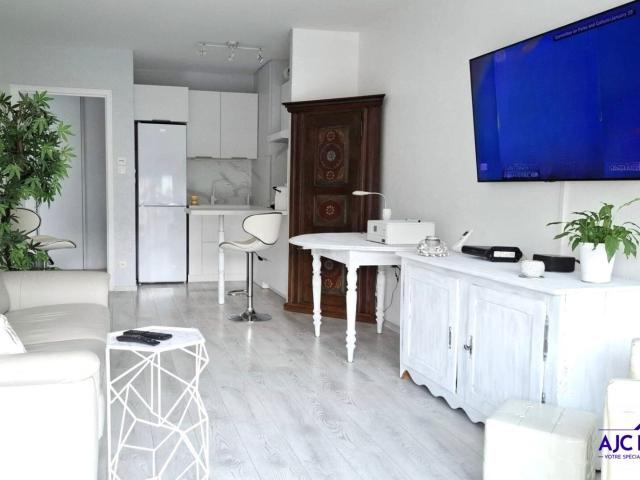 VIAGER * Quartier Halles appartement 2 pièces