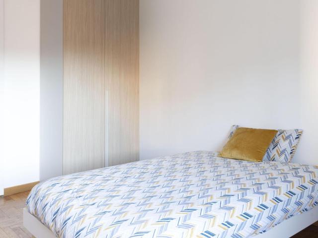 Viale Carlo Troya 2 Room 1