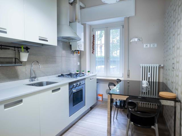 Viale Caterina da Forli 50 4 Bedroom apartment