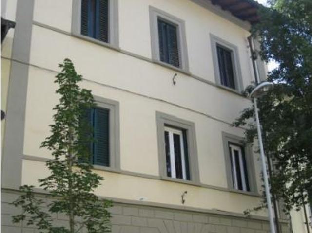 Viale Corsica 68 6 vani 108mq
