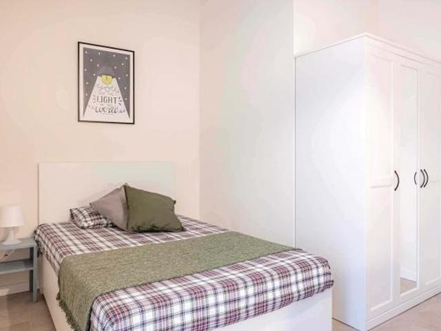 viale monza 241 p1 private room s1