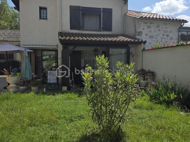 VIANNE MAISON DE VILLAGE AVEC JARDIN 3 CHAMBRES GARAGE ET PIECES ANNEXES