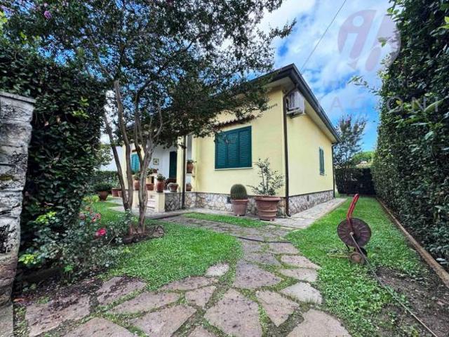 Viareggina in vendita a Tonfano Pietrasanta 120 mq Rif: 1322774