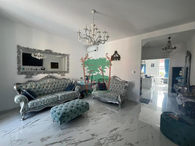 VIAREGGINA in VENDITA a VIAREGGIO CENTRO MARE di 11 vani