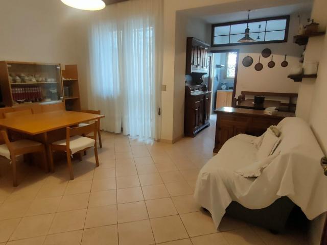 VIAREGGINA in VENDITA a VIAREGGIO CENTRO MERCATO di 6 vani