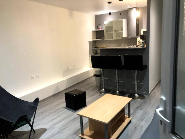 VIAS VILLAGE STUDIO EN REZ DE CHAUSSÉ RÉNOVÉ