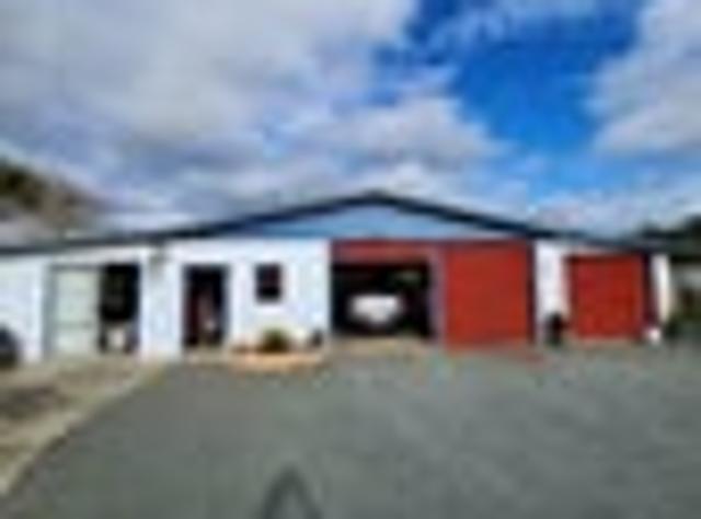 Vibrant Kauri Villa Awaits!