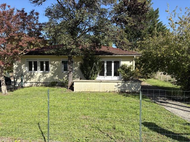Vibrac. Maison de plain pied de type 6 pièces sur une parcel. 108m² Vibrac