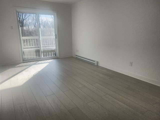 Victoria 2 Bedroom Apartment for Rent at 1742 Av Victoria, Longueuil, QC J4V 1M3 Greenfield Park
