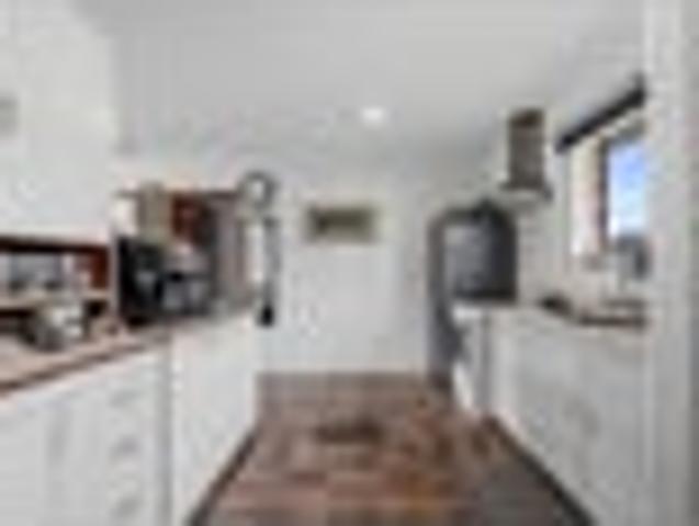 Victoria, 2 bedrooms, $500 pw
