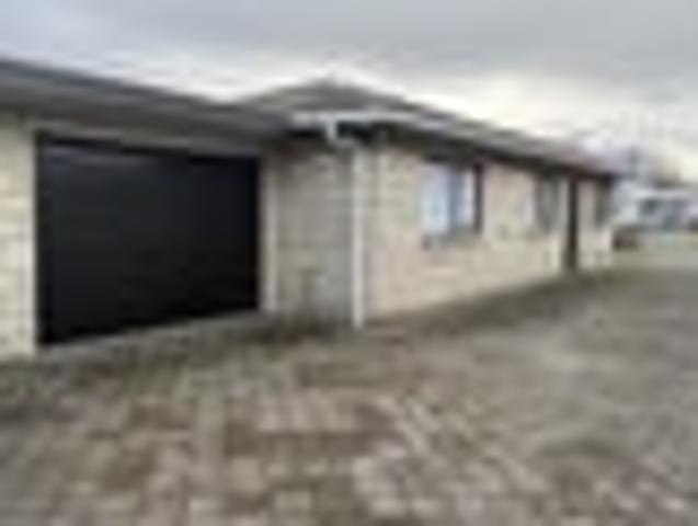 Victoria, 3 bedrooms, $590 pw