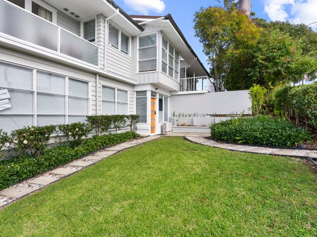 Victoria Avenue Apartment