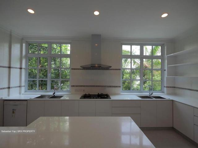 Victoria Park D10, Detached