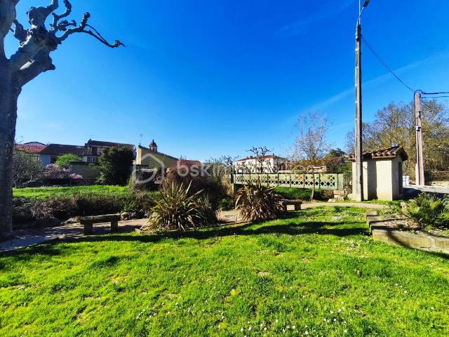 STOP AFFAIRE À VIC FEZENSAC 180 m² • 6 chambres • Cour intime • Dépendances • Petit prix, énorme potentiel !