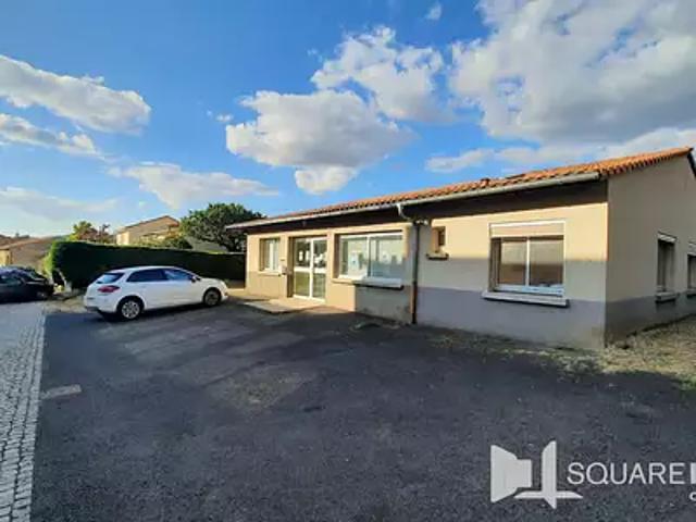 Vic le Comte 63270 Achat / Vente divers 9 pièces au dernier étage parking
