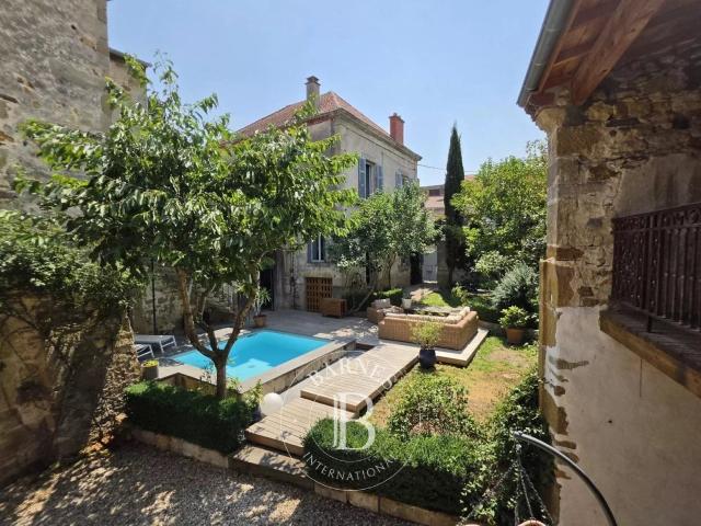 Vic le Comte – Maison bourgeoise, piscine, jardin, dépendanc. 180m² Vic le Comte