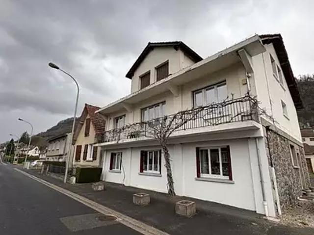 Vic sur Cère 15800 Achat / Vente immeuble au dernier étage