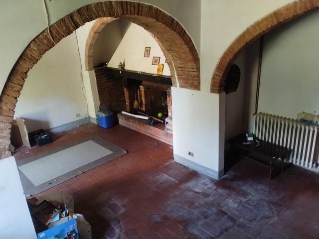 VICCHIO PRESSI IN CAMPAGNA AFFITTASI PORZIONE COLONICA 6 VANI DA ARREDARE NECESSITA 4X4 PRONTA CONSEGNA