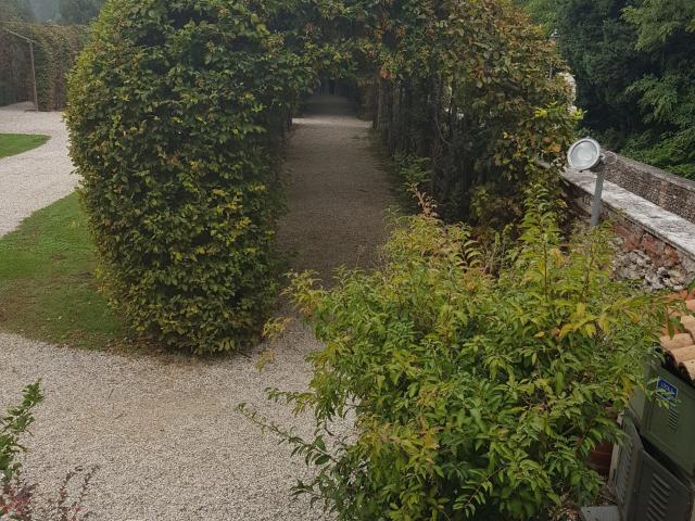 VICENZA MONTE BERICO: superbo appartamento in VILLA del '700, arredato e con P.A