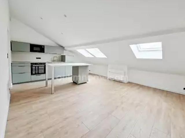 Vichy 03200 Achat / Vente appartement 2 pièces t2 au dernier étage cave