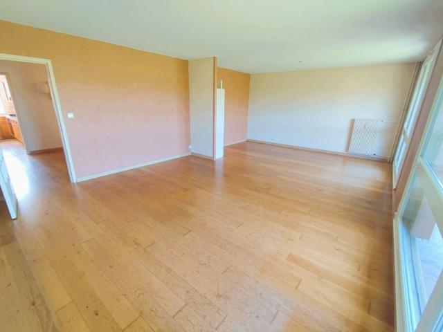 VICHY Appartement T3bis Garage Balcon