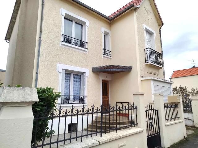 VICHY, COQUETTE MAISON A PROXIMITE DES COMMERCES