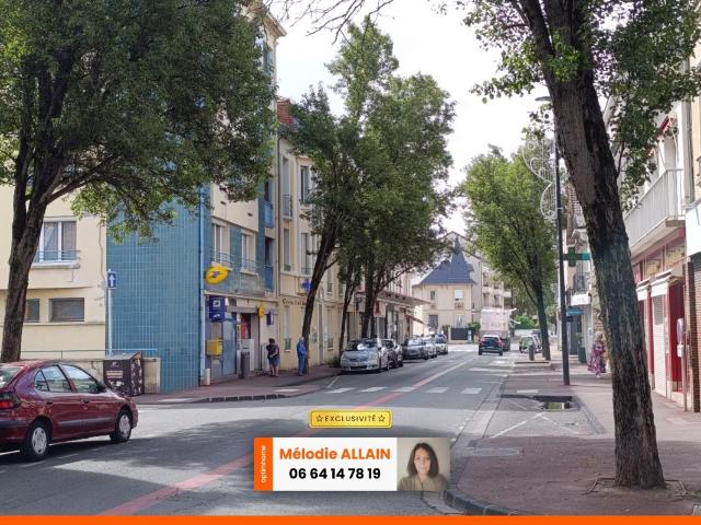 VICHY JEANNE D'ARC MAISON DES ANNEES 40 AVEC COUR ET GARAGE IDEAL INVESTISSEUR OU 1er ACHAT