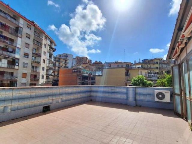 Vico Delle Nocelle adiac. metrò Materdei TERRAZZO A LIVELLO