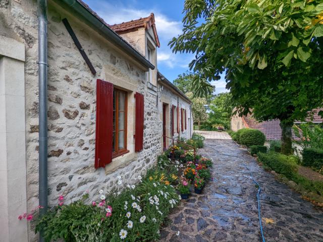 Vicq Exemplet 2 Maisons: Fermette de 120 m2 et Gîte de 12