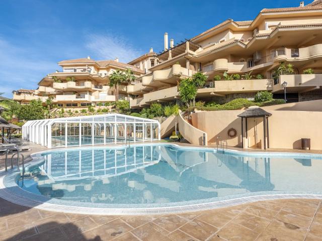Vida Costera Elegante: Encantador Apartamento de 2 Habitaciones y 2 Baños en Aloha Hill Club