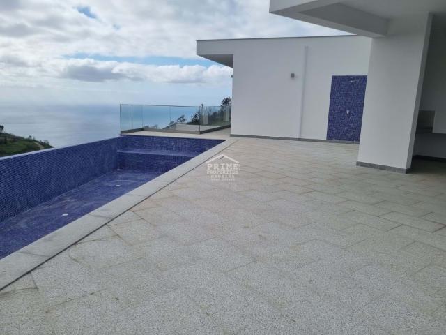 Vida de Luxo na Tranquila Fajã da Ovelha, Calheta