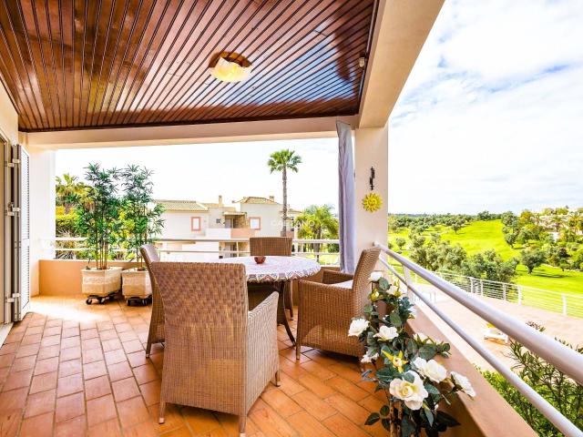 Vida descontraída no resort de golfe – Charmosa moradia de 3 quartos com vista para o fairway no Algarve, Lagoa, Estôm