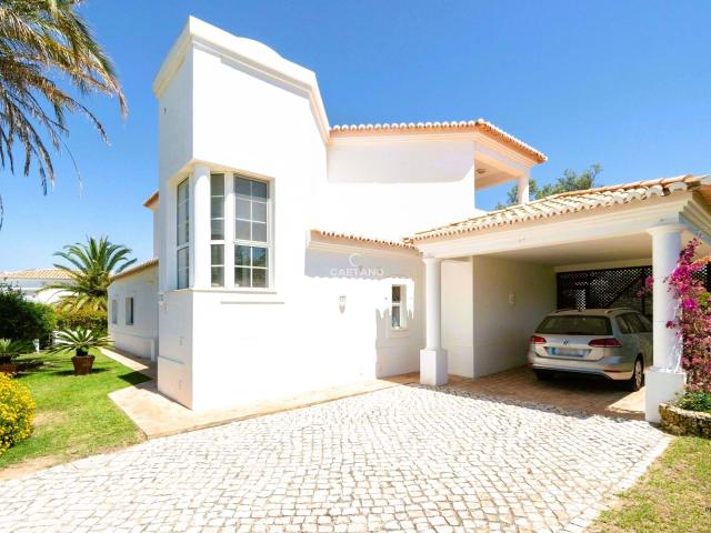 Vida descontraída no resort de golfe – Charmosa moradia de 3 quartos com vista para o fairway no Algarve, Lagoa, Estôm
