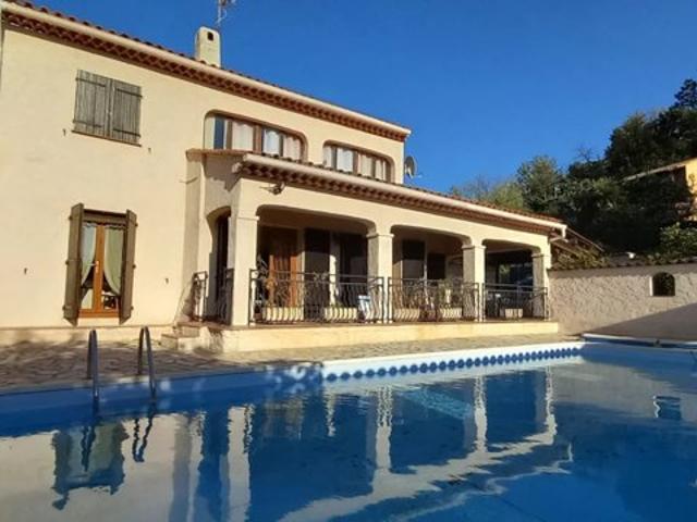 VIDAUBAN Villa 4 chambres piscine sur 1736m² de terrain clôturé