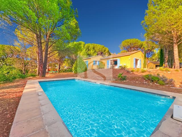 Vidauban – Maison de plain pied avec piscine dans secteur prisé