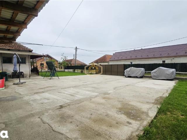 VIDEO Casa si teren cu deschidere la 3 strazi | 10 minute Satu Mare