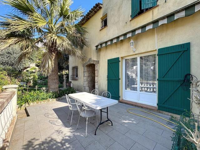 VIEUX CANNET Maison au style bastide de 123 m² au calme et au