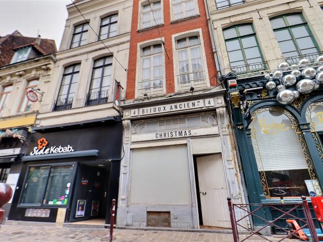 VIEUX LILLE IMMEUBLE DE RAPPORT 241m2 LOCAL COMMERCIAL DUPLEX avec EXTERIEUR 3 T2