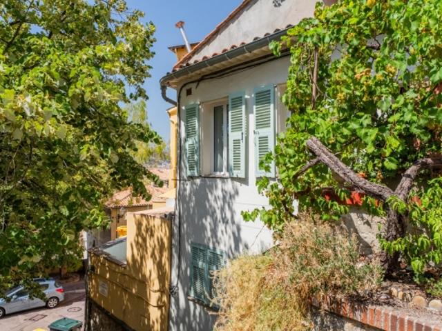 VIEUX NICE APPARTEMENT STUDIO DE 35 M² À VENDRE COIN NUIT ENTIÈREMENT RÉNOVÉ EXTÉRIEUR PRIVATIF IDEALEMENT SITUÉ