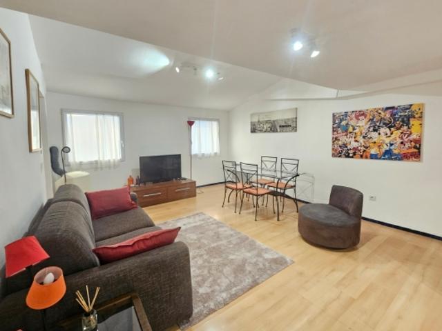 VIEUX NICE APPARTEMENT 2 PIECES DE 42M² BEAUX VOLUMES LUMINEUX IDEAL INVESTISSEMENT LOCATIF OU PREMIER ACHAT PROCHE SALEYA ET PLAGES