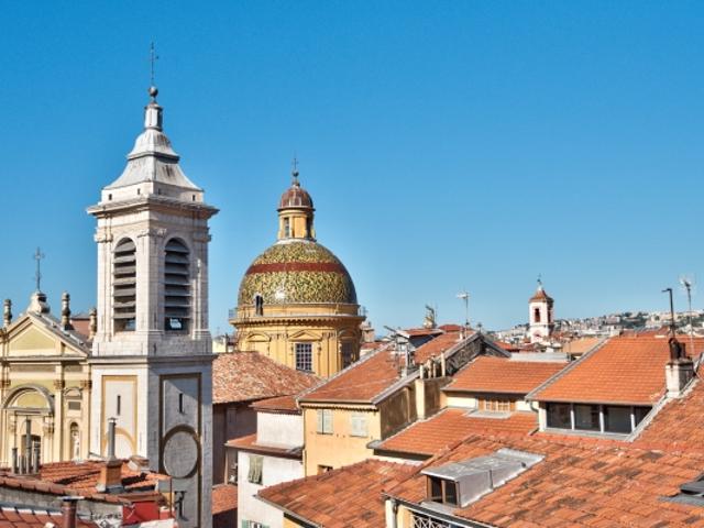 VIEUX NICE APPARTEMENT 3 PIECES EN DUPLEX DE 57M2 A VENDRE DERNIER ÉTAGE AVEC ASCENSEUR PROCHE TOUTES COMMODITÉS