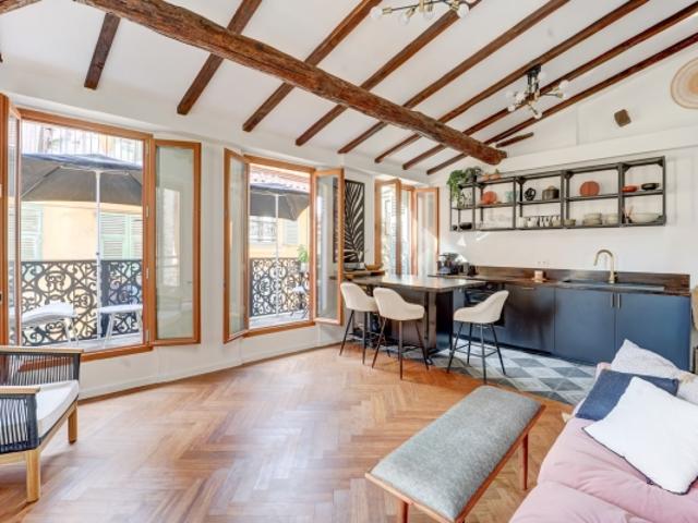 VIEUX NICE APPARTEMENT 4 PIECES DE 82M2 A VENDRE ÉTAGE ÉLEVÉ BALCON ENTIEREMENT RÉNOVÉ PROCHE TOUS COMMERCES