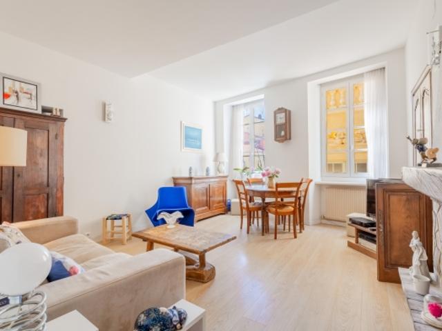 VIEUX NICE PLACE ST FRANCOIS APPARTEMENT 4 PIECES DE 74M2 A VENDRE EN TRES BON ÉTAT LOGGIA PROCHE TOUTES COMMODITÉS